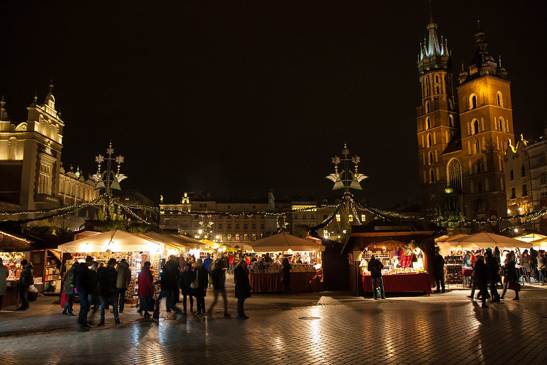 Mercadillo navideño bonito de Cracovia (Krakow)