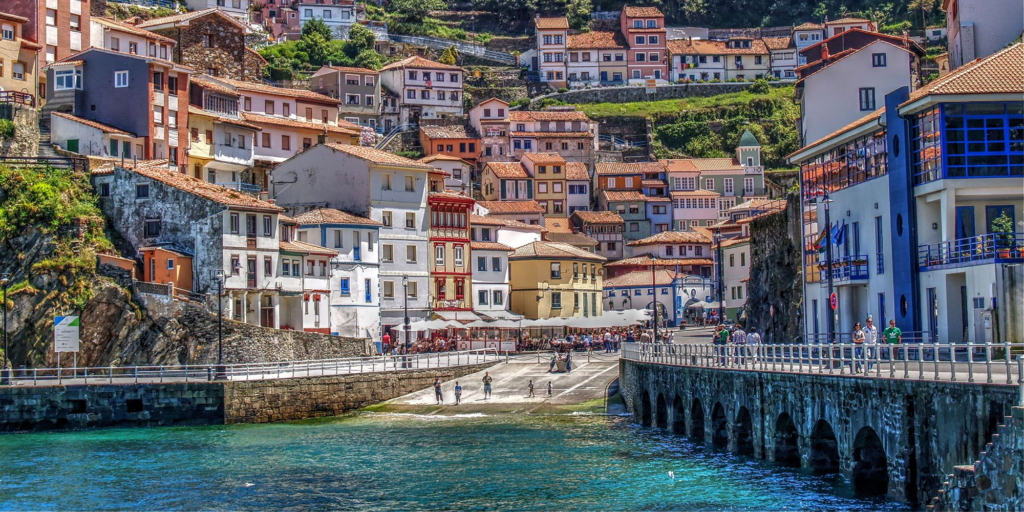 Viajar a Cudillero en febrero barato