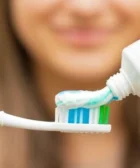 Se puede llevar pasta de dientes en el avión