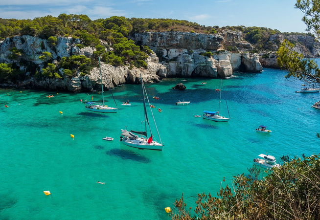 Viajar barato a Menorca en junio