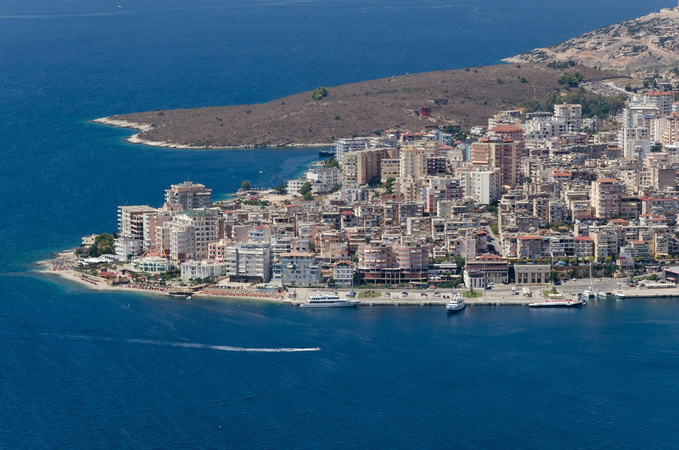 Viajar barato a Saranda en julio