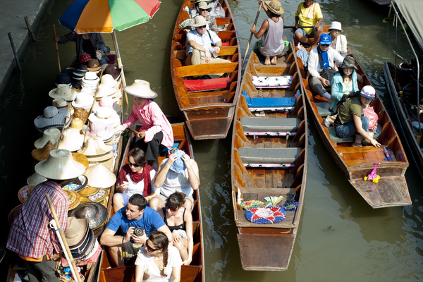 Mercado flotante de Damnoen Saduak en Tailandia